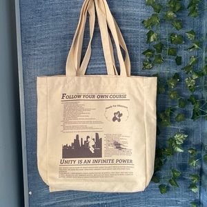 Newspaper Graphic tote bags-beige